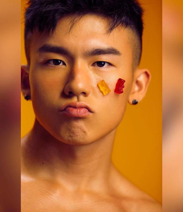 98年大学男生狂减18公斤变肌肉男,变得真帅啊