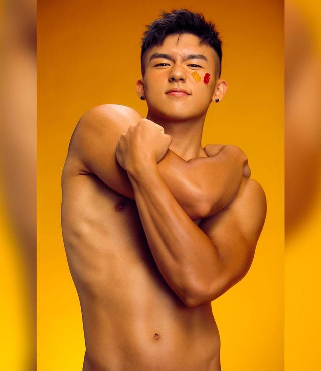 98年大学男生狂减18公斤变肌肉男,变得真帅啊