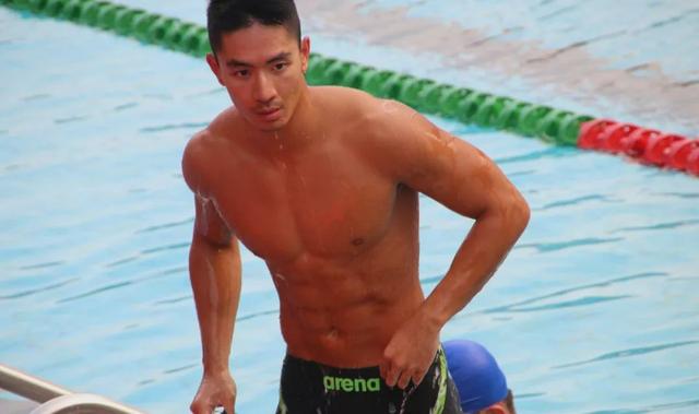 泳池偶遇的175cm的肌肉男,竟然是一名正宗的体育生