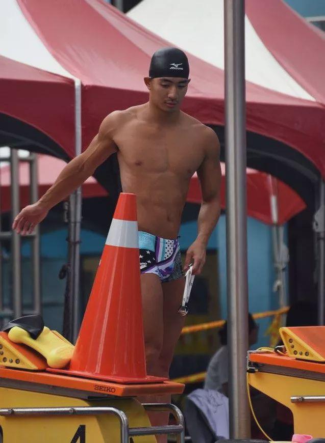 泳池偶遇的175cm的肌肉男,竟然是一名正宗的体育生