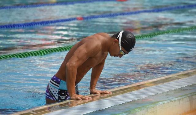 泳池偶遇的175cm的肌肉男,竟然是一名正宗的体育生