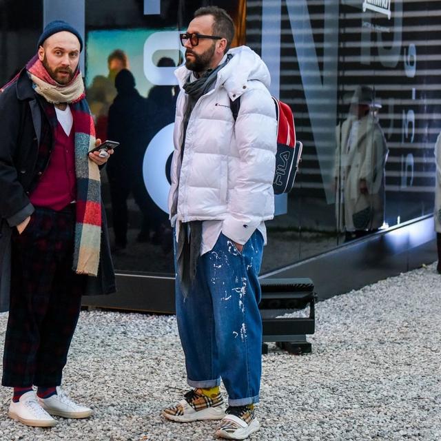 冬天穿腻了小脚裤?试试这3类阔腿裤,这么搭配舒适保暖又很有型