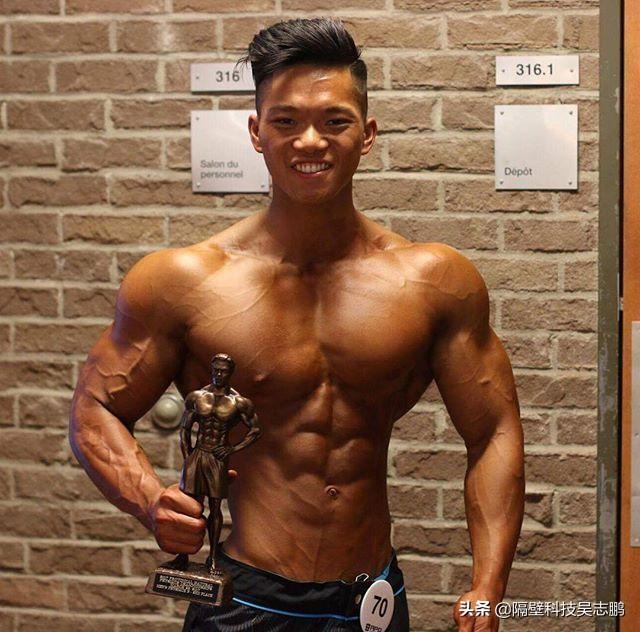 22岁华裔小伙肌肉劲爆,这块头不输欧美巨无霸