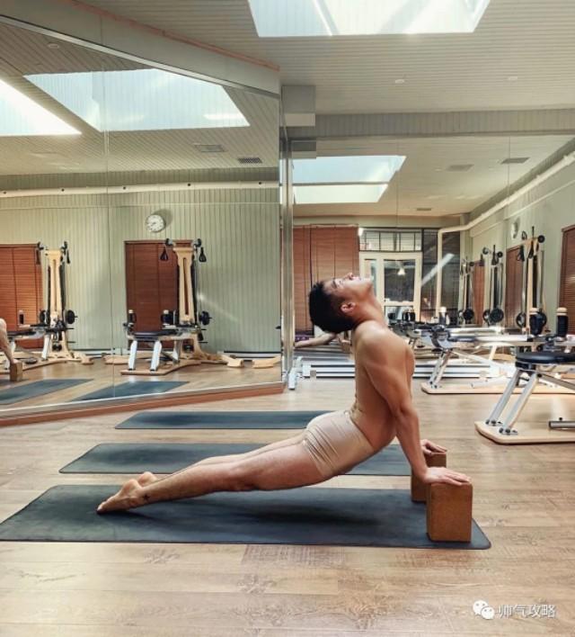 帅气阳光的毛若懿最新硬照:这条内裤绝了!