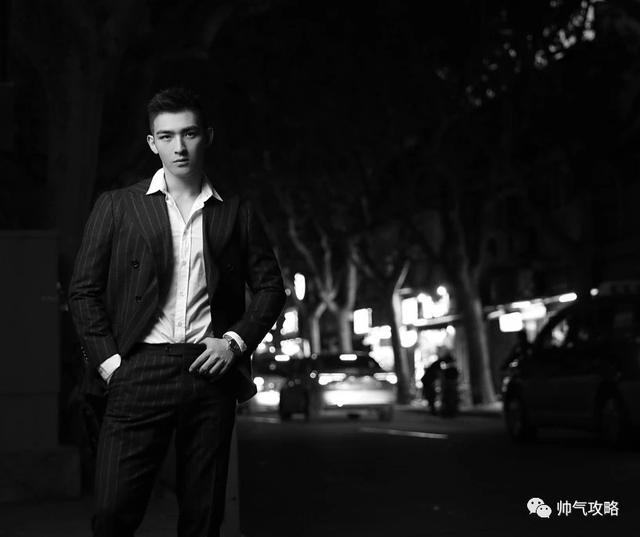 帅气阳光的毛若懿最新硬照:这条内裤绝了!