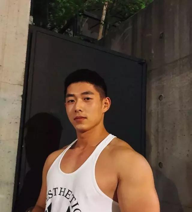 韩国网红男模硬照一览,好想把他扑倒!