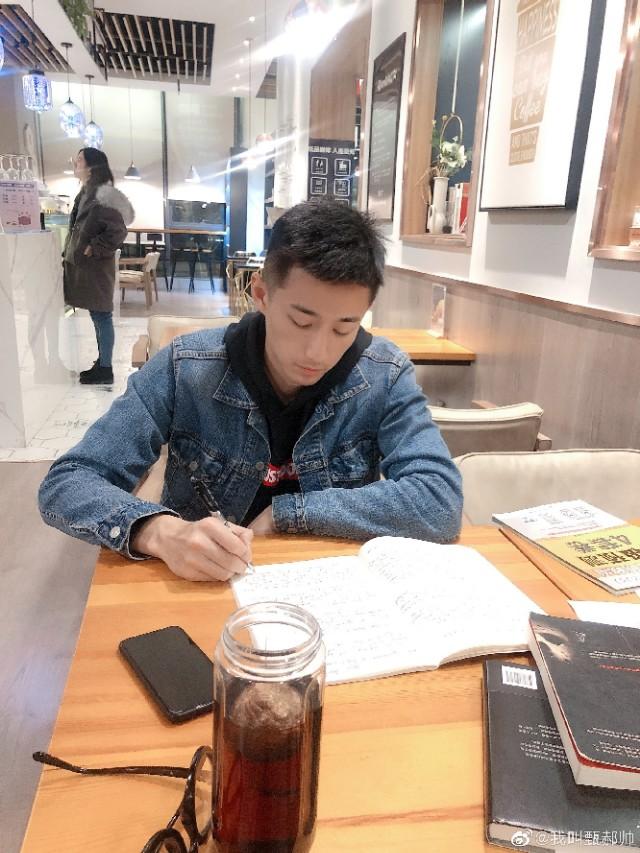 江苏卫视新闻主播,你吃他的颜吗?