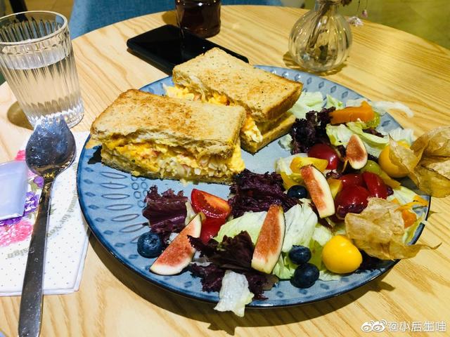 江苏卫视新闻主播,你吃他的颜吗?