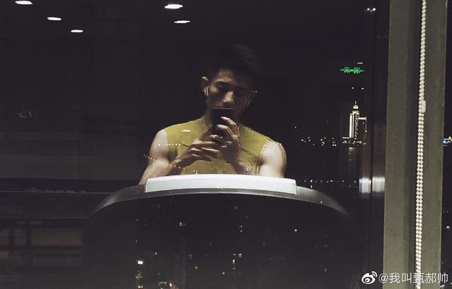 江苏卫视新闻主播,你吃他的颜吗?