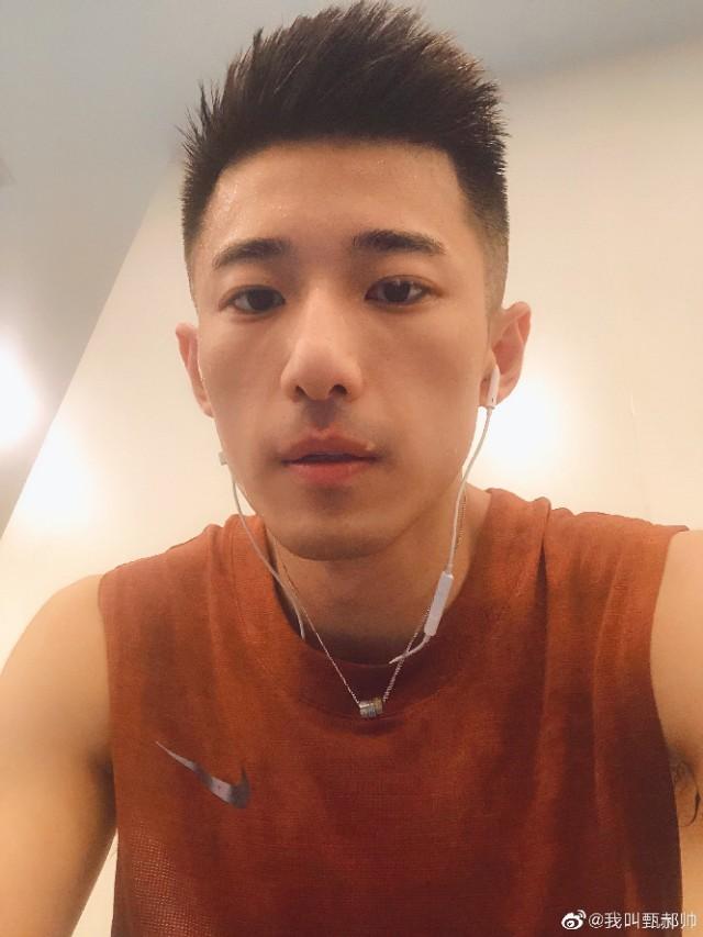 江苏卫视新闻主播,你吃他的颜吗?