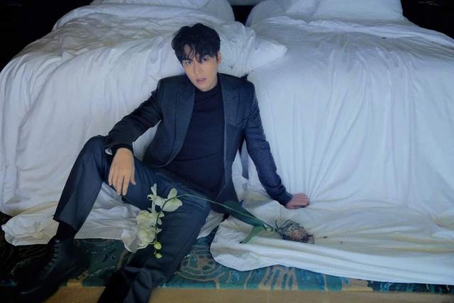 李敏镐强势回归,比起西装革履更爱私下的街头随性,颜值已回高峰