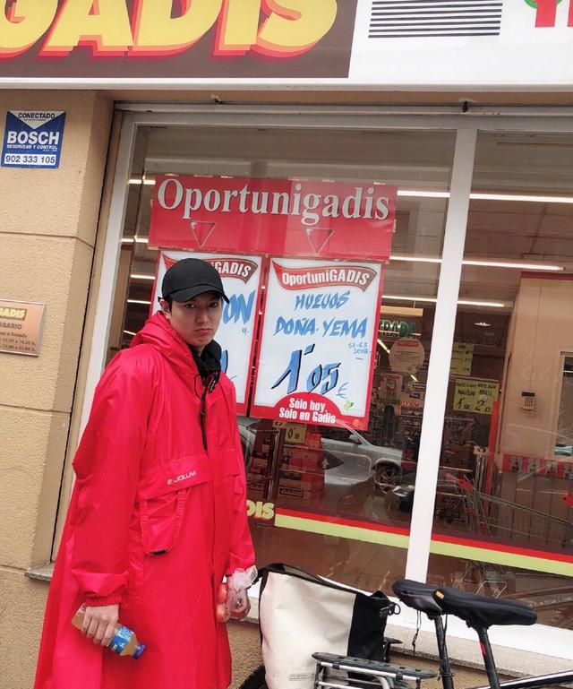 李敏镐强势回归,比起西装革履更爱私下的街头随性,颜值已回高峰