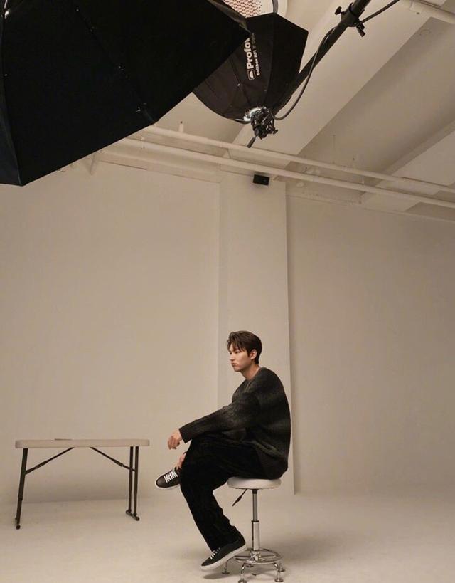 李敏镐强势回归,比起西装革履更爱私下的街头随性,颜值已回高峰