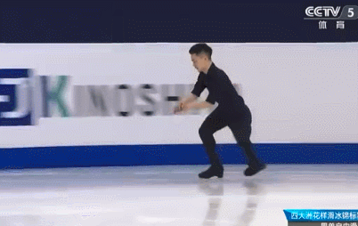 别人服装华丽他穿黑白衬衣,闫涵自由滑火了,清爽的中国男人真帅