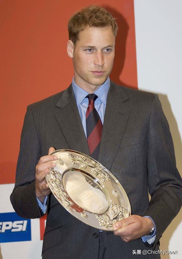 年轻的威廉和哈里王子帅炸!撞脸罗伯特·帕丁森和贾斯汀·比伯