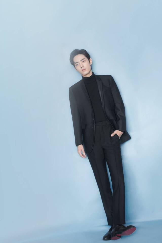 肖战玩起复古风,西装帅气儒雅,好看得过分,大长腿更吸睛