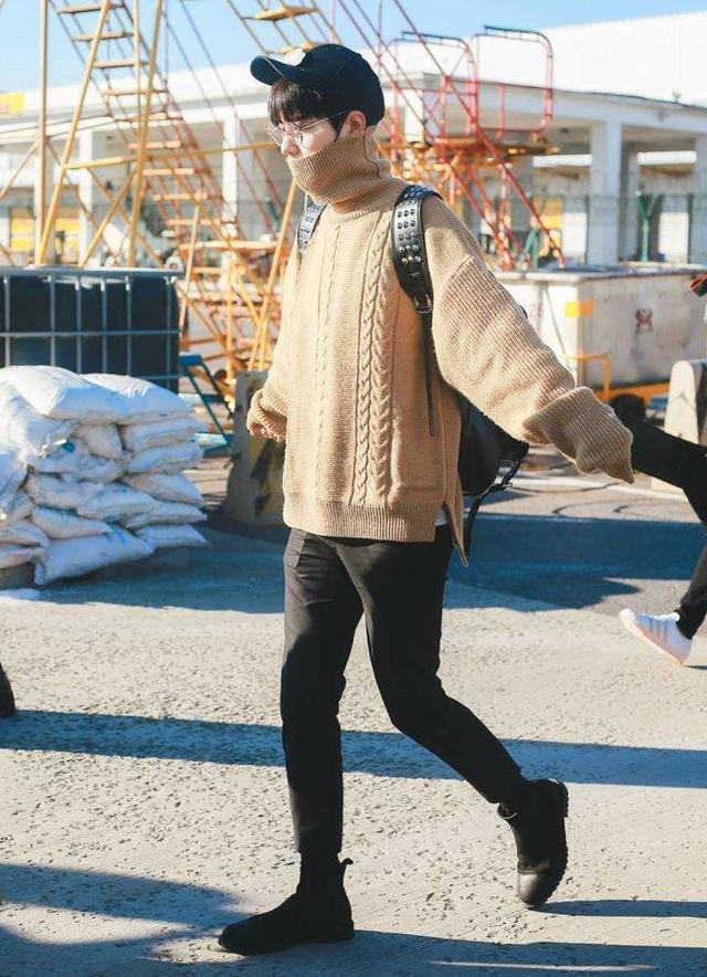 肖战玩起复古风,西装帅气儒雅,好看得过分,大长腿更吸睛