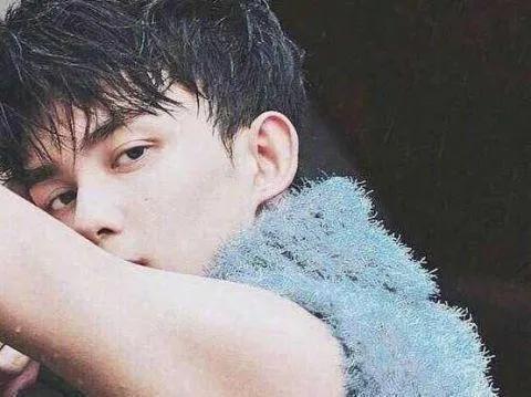 盘点娱乐圈中八位男神,高颜值还不算,肌肉块迷倒你