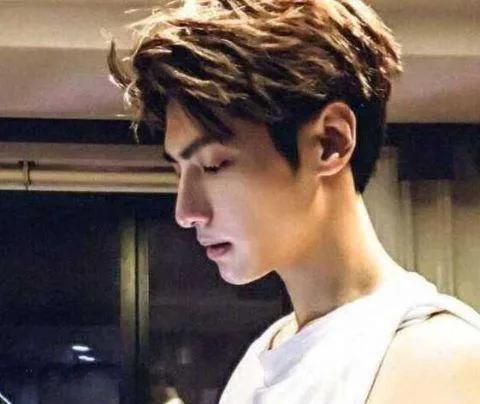 盘点娱乐圈中八位男神,高颜值还不算,肌肉块迷倒你