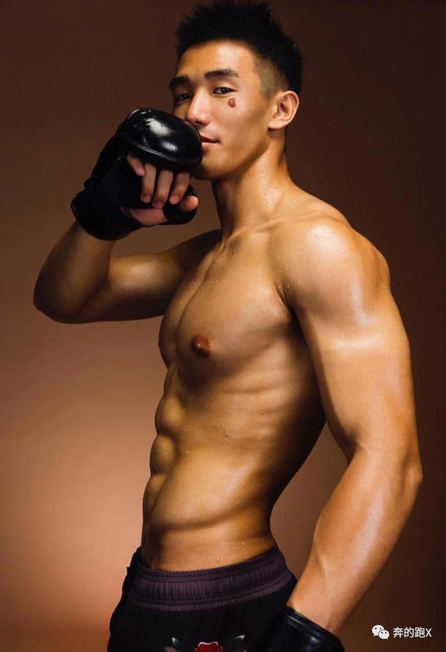 格斗小哥新写真来一波,他的视频教学也值得收藏