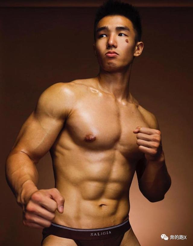 格斗小哥新写真来一波,他的视频教学也值得收藏