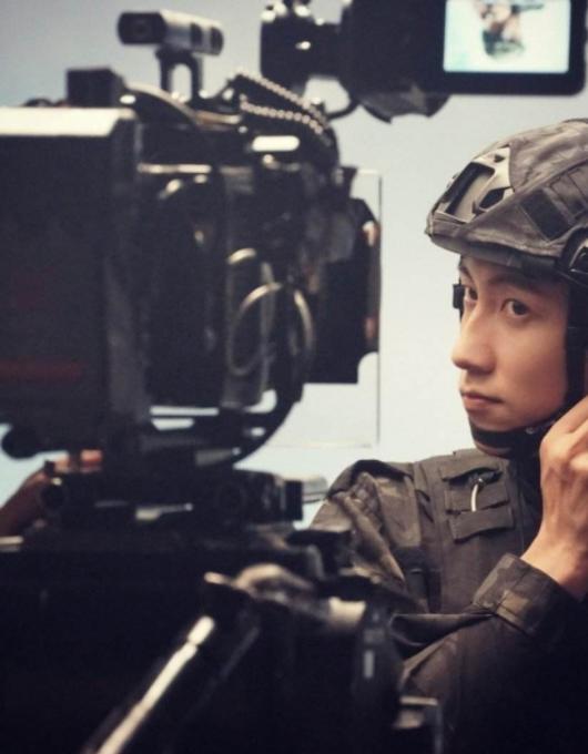 黄景瑜中秋节晒体重一百八,一身肌肉,结实匀称男人味十足