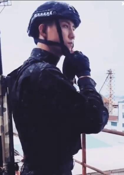 黄景瑜中秋节晒体重一百八,一身肌肉,结实匀称男人味十足