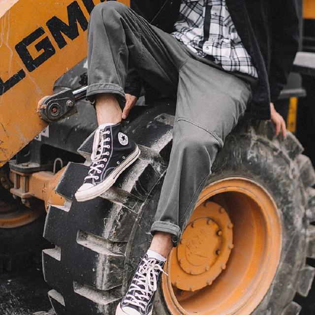 男生想要轻松出街,一款百搭的裤子很重要