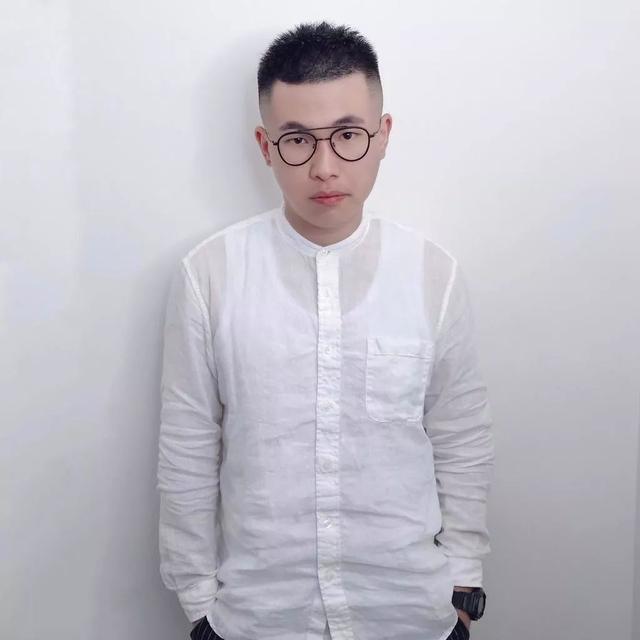 戴眼镜男生发型,2020年流行款有你想要的吗?