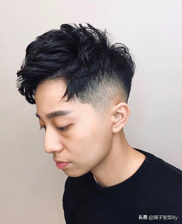 最受年轻男士欢迎的发型,烫个就是不一样,帅气更有型
