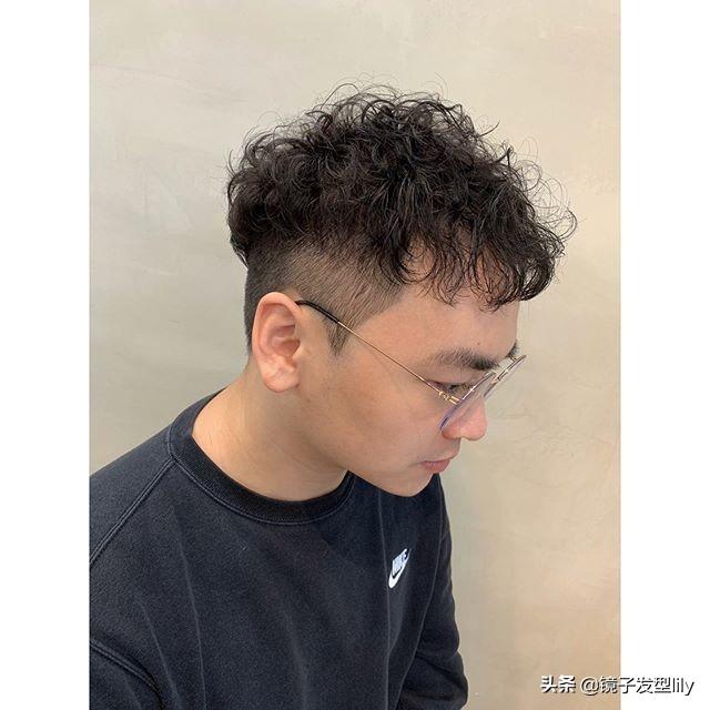 最受年轻男士欢迎的发型,烫个就是不一样,帅气更有型