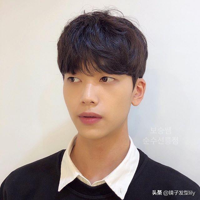 最受年轻男士欢迎的发型,烫个就是不一样,帅气更有型