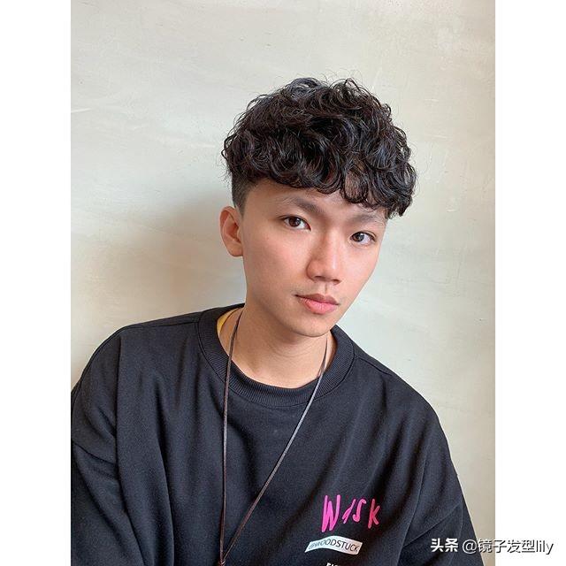 最受年轻男士欢迎的发型,烫个就是不一样,帅气更有型