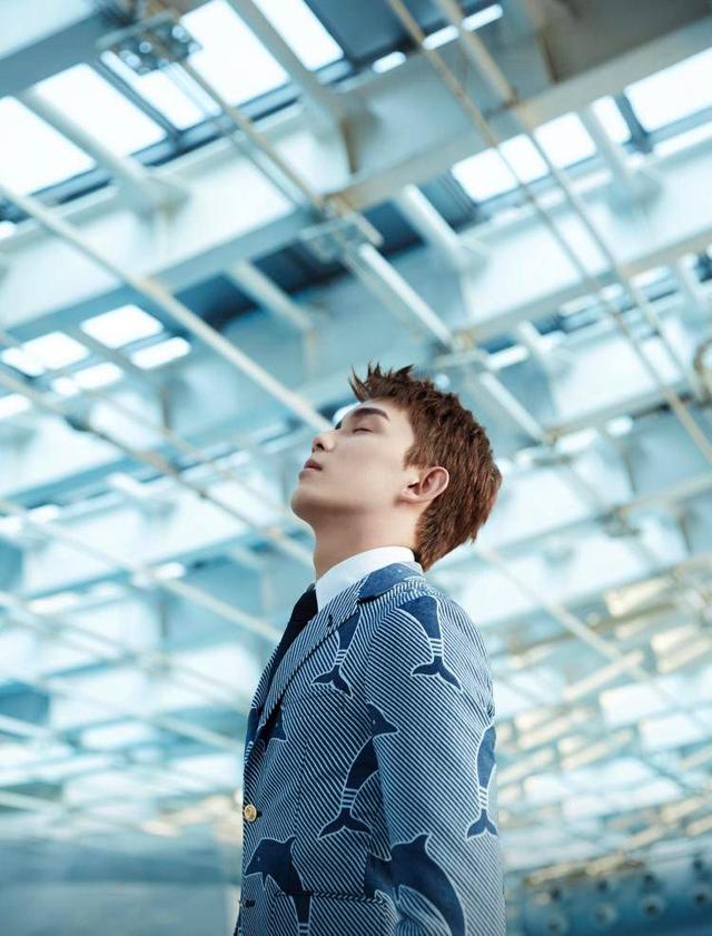 吴磊是真长大了!海豚西装打领带变身“行走的霸总”,帅得掉渣