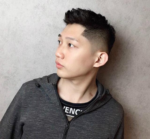 男生别急着剪“寸头”,理发师建议剪这3款新发型,帅气倍增