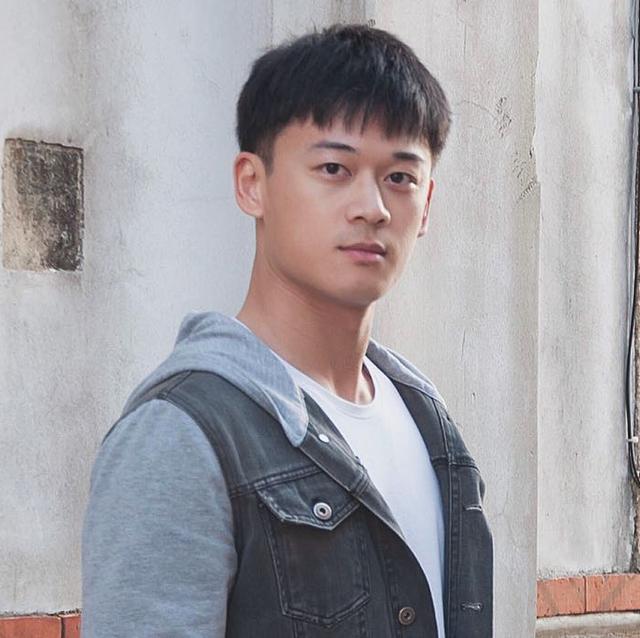 男生纠结下次剪什么发型？试试这3款潮流个性短发，剪完很帅气