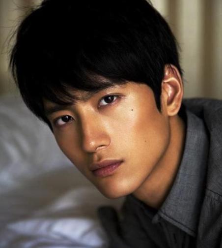 他演过《择天记》里的秋山君,有颜有身材的张峻宁为何一直不火?