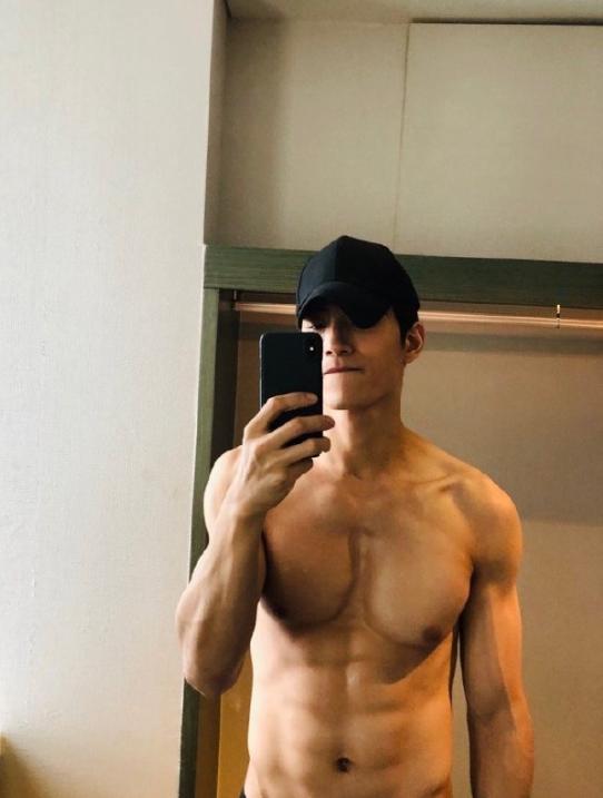 他演过《择天记》里的秋山君,有颜有身材的张峻宁为何一直不火?