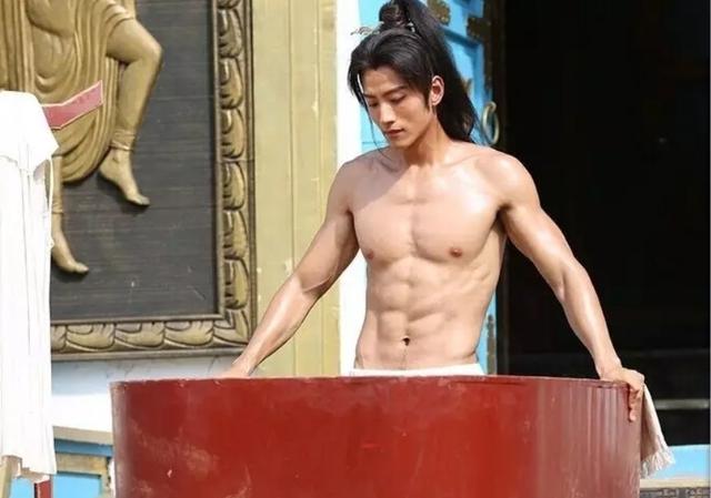 他演过《择天记》里的秋山君,有颜有身材的张峻宁为何一直不火?