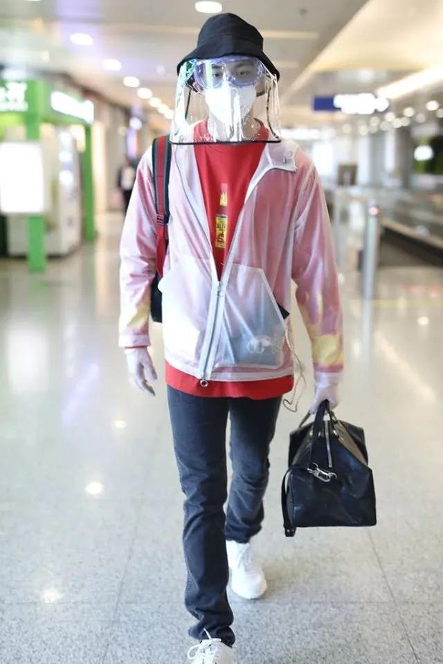 吴磊帅气复工造型,装备齐全,连防护面罩都用上了