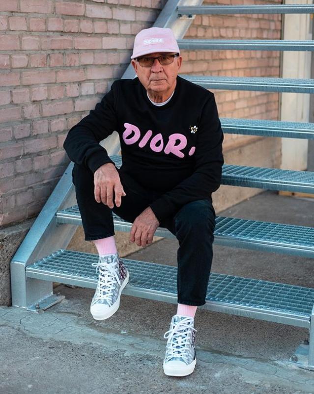 74岁还在追潮流,通过搭配分享,拥有82万粉丝