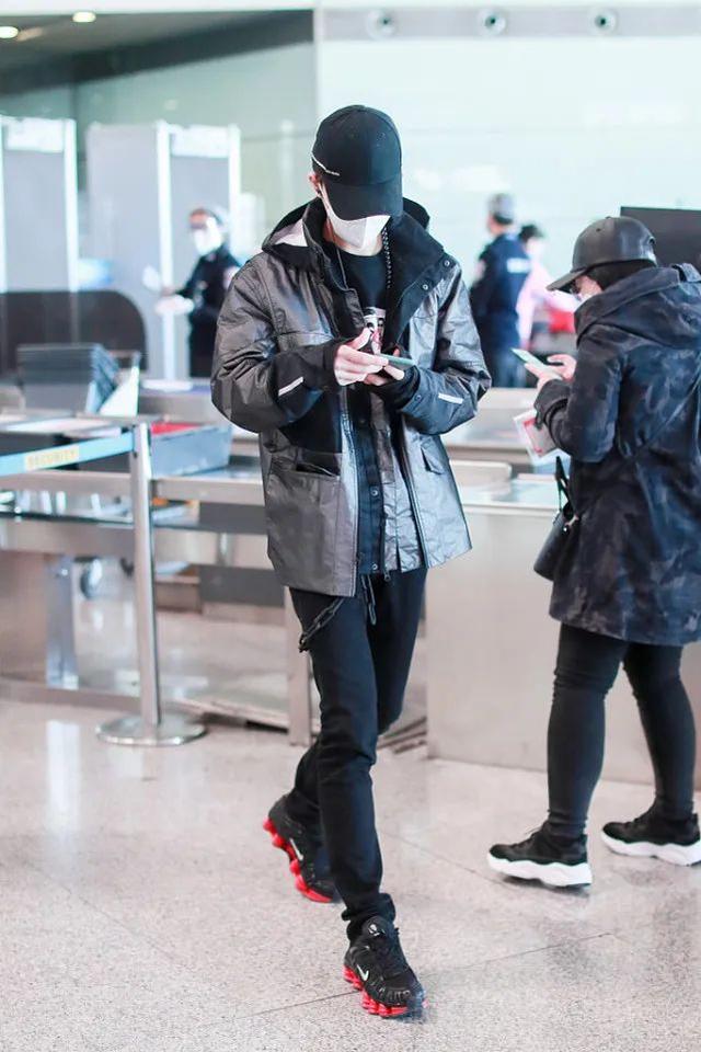 朱正廷时髦造型,搭配风格很独特,轻松穿出潮流范