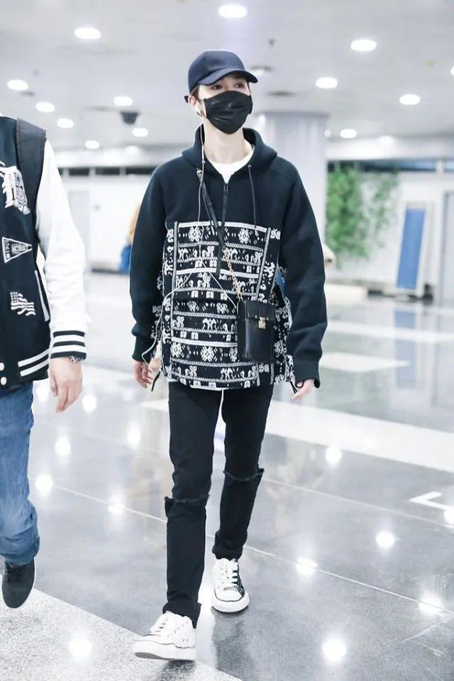 朱正廷时髦造型,搭配风格很独特,轻松穿出潮流范