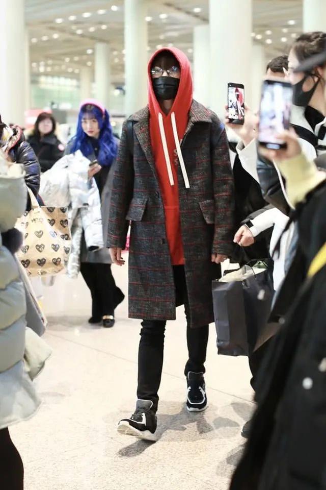 朱正廷时髦造型,搭配风格很独特,轻松穿出潮流范