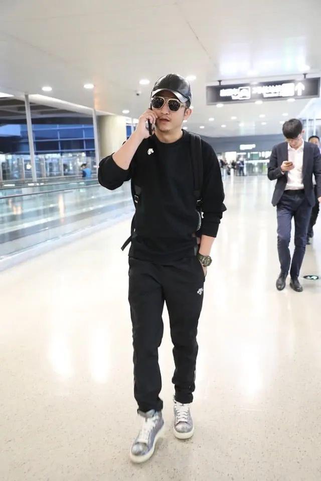 162cm邹市明也很会穿,安踏运动裤+荧光绿外套,打造潮流范