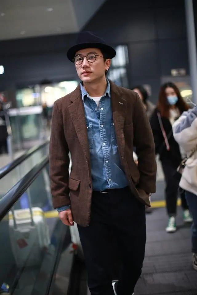 黄轩变换风格,造型低调帅气,这两组搭配轻松穿出时髦范