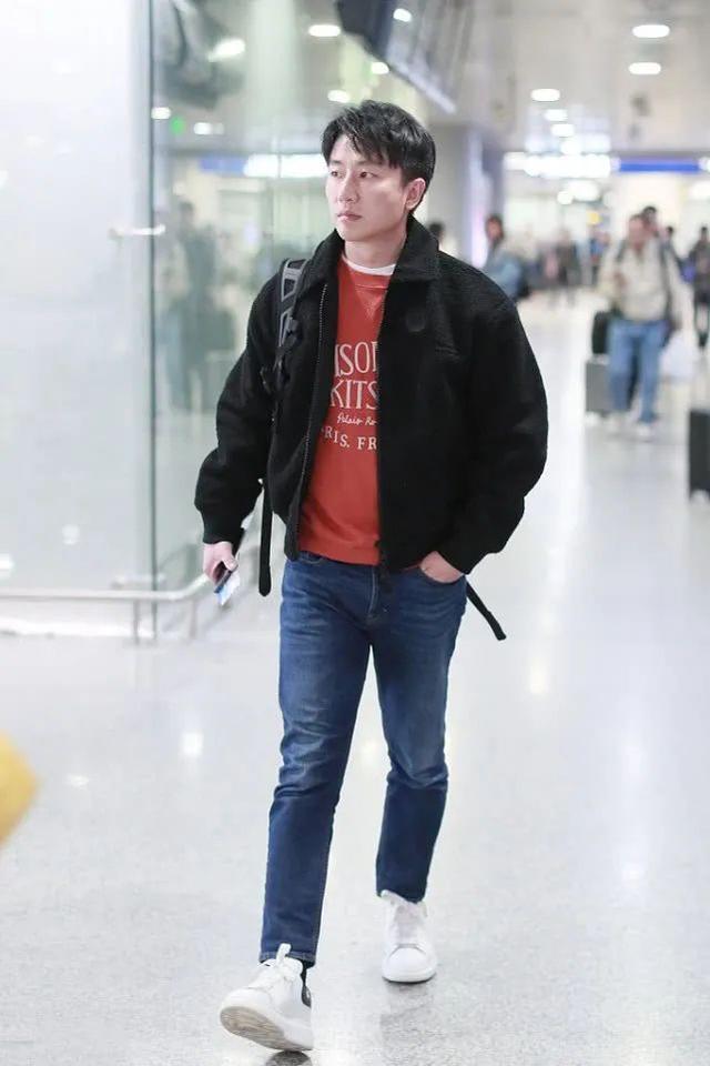 黄轩变换风格,造型低调帅气,这两组搭配轻松穿出时髦范