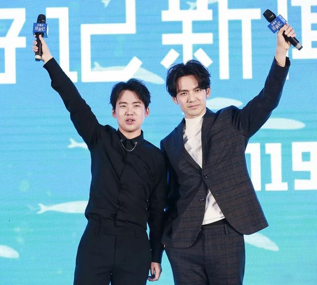 钟汉良帅气造型,这哪像45岁?造型青春时髦