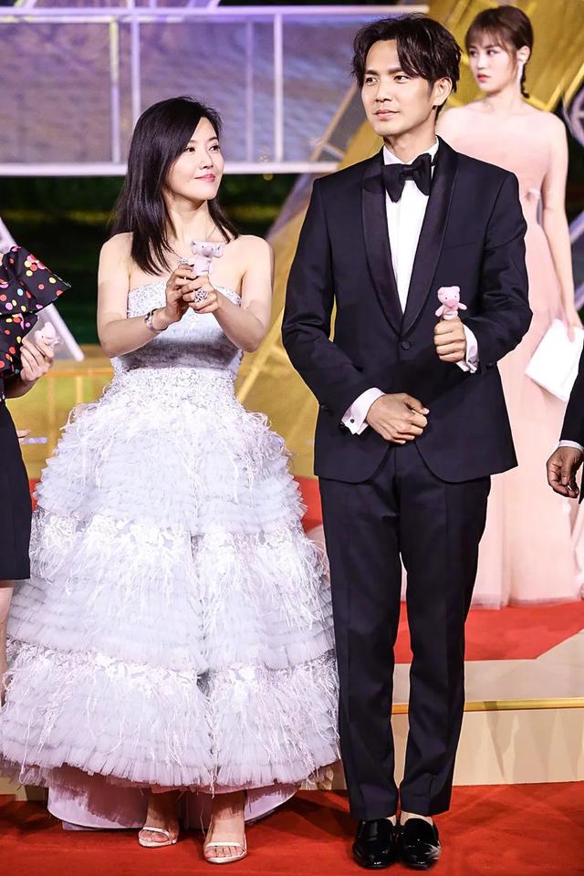 钟汉良帅气造型,这哪像45岁?造型青春时髦