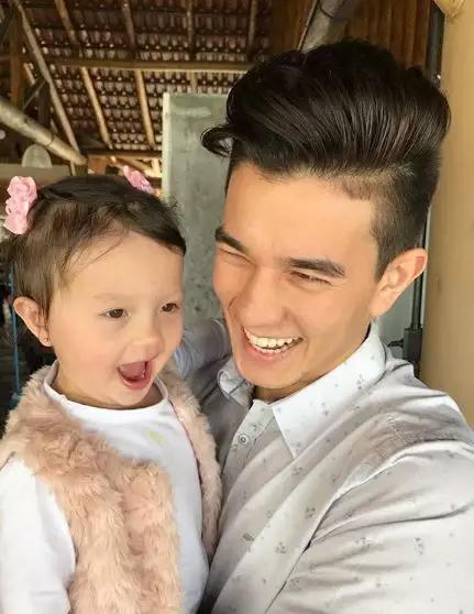 巴西肌肉小哥走红网络,完美身材让网友大呼:酸了!